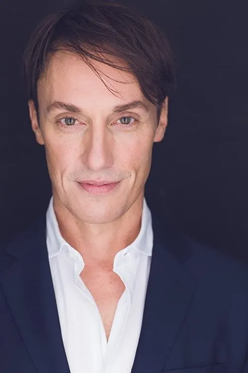 Andrew Elvis Miller interpretando a (uncredited)