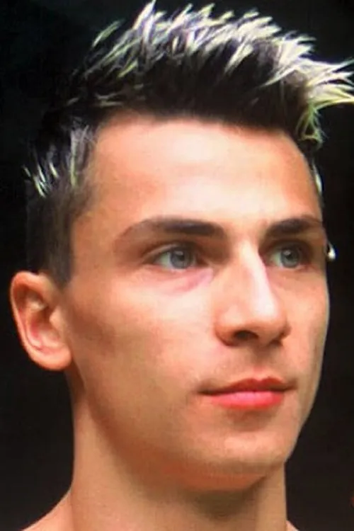 Andrew Foqs interpretando a Danny's Chalet Boy