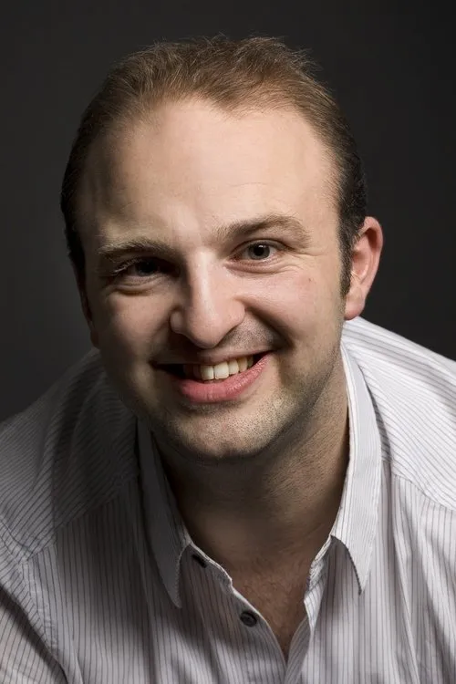 Andrew Kennedy interpretando a Tom Rakewell