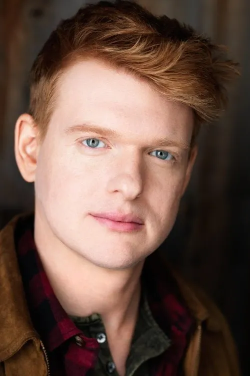 Andrew M. Duff interpretando a Russell