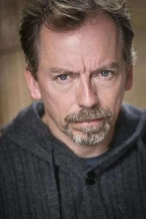 Andrew Novell interpretando a Emilia's Father