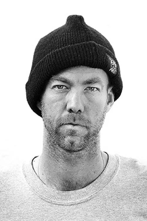 Andrew Reynolds interpretando a 