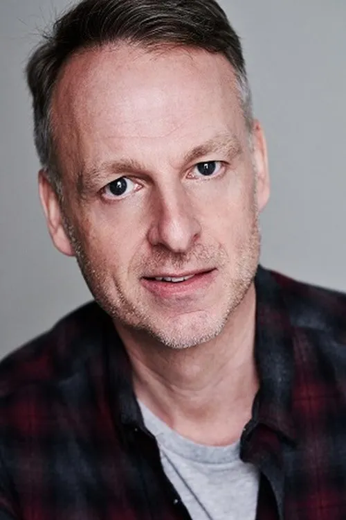 Andrew Rolfe interpretando a Stuart Palson