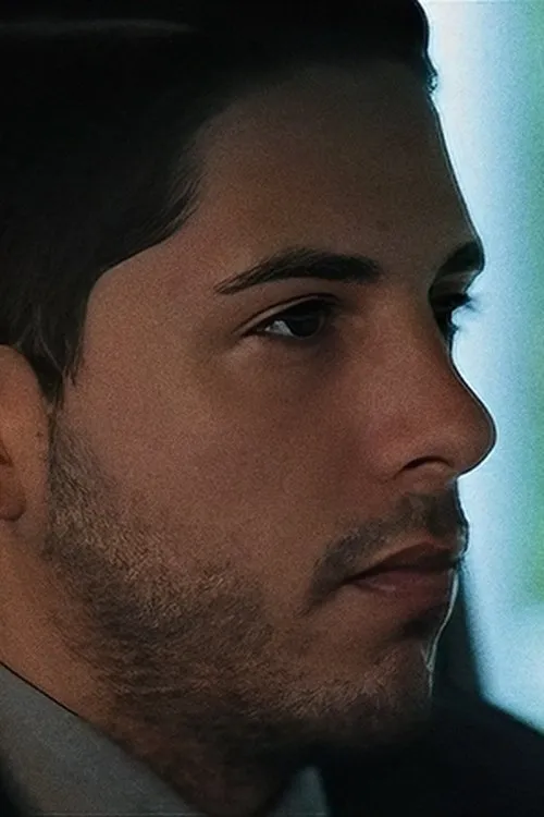 Andrew Vega interpretando a Nicky 'Suits'