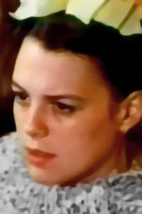 Andy Bellamy interpretando a Policewoman