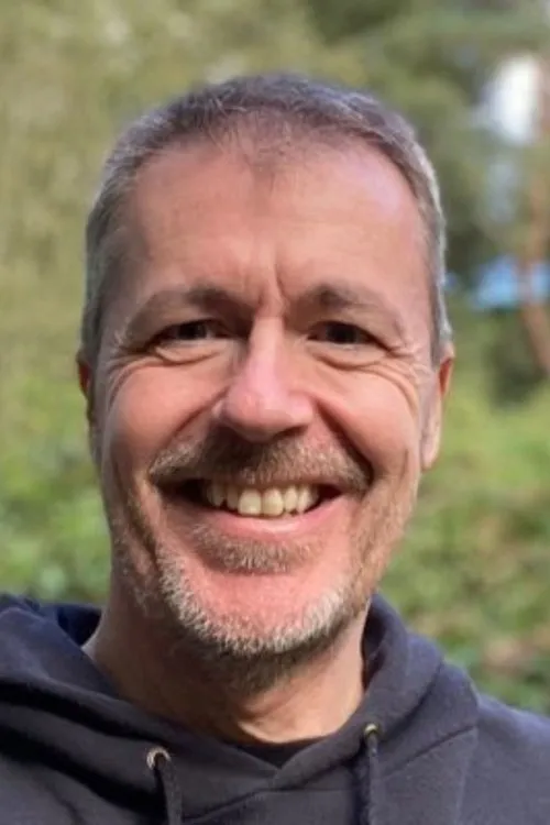 Andy Hine interpretando a Himself