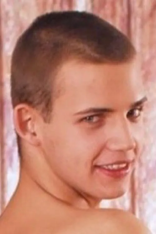 Andy Junior interpretando a Archived Footage