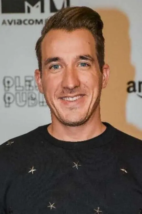 Andy Peelman interpretando a Kapitein Kibbeling