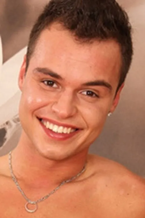 Andy Roll interpretando a