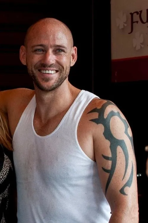 Andy Sparnon interpretando a Criminal