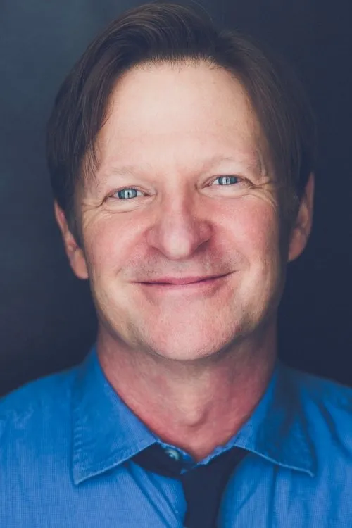 Andy Taylor interpretando a Michael Davison