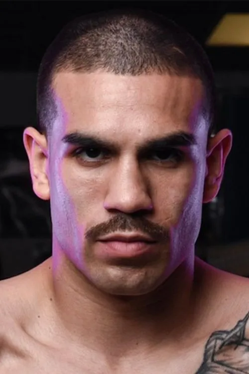 Andy Vences interpretando a Self