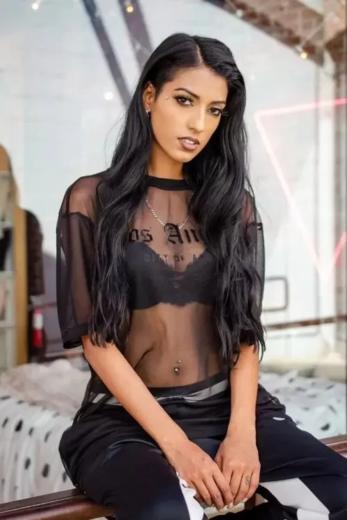 Erika Linder ha trabajado con Aneesa Badshaw en 1 ocasiones