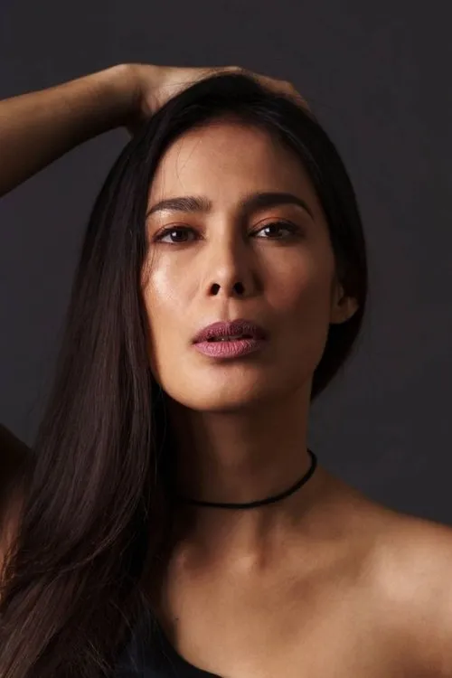 Angel Aquino interpretando a Sultana Mabunyi