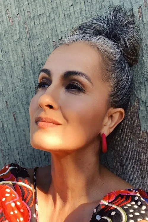 Angel Aviles interpretando a Zamira