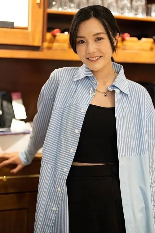 Angel Lam Chin Ting interpretando a 