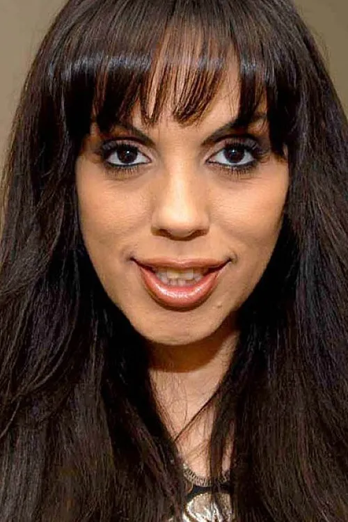 Angela D'Angelo interpretando a (as Holly Davidson)