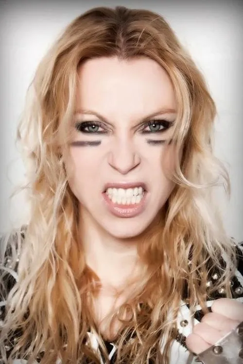 Angela Gossow interpretando a Herself - Vocals