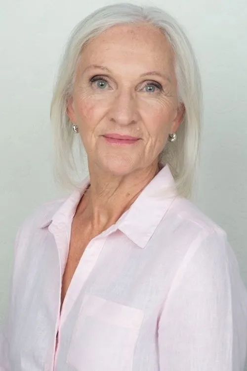 Angela Narth interpretando a Mildred