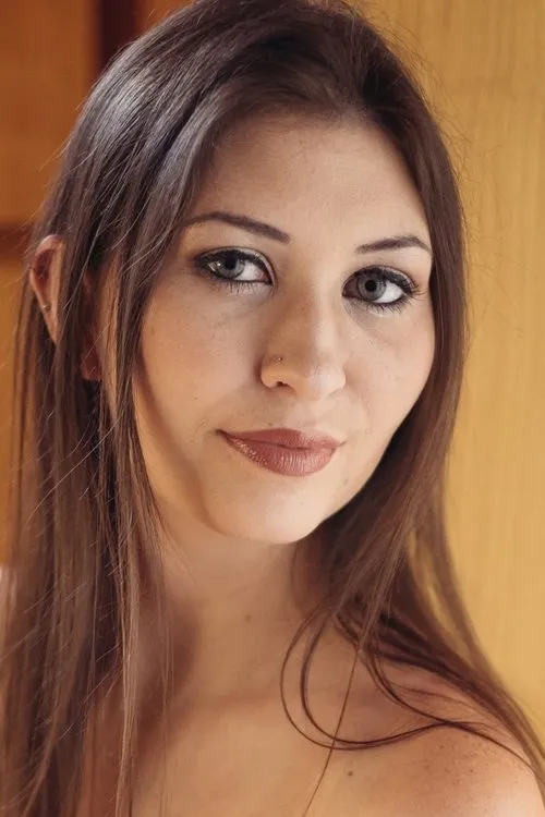 Angelina Diamanti interpretando a 