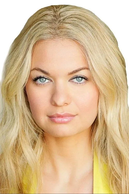 Angeline-Rose Troy interpretando a Inga Svenson / Mom