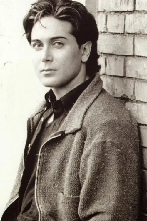 Angelo D'Amelio interpretando a Angelo