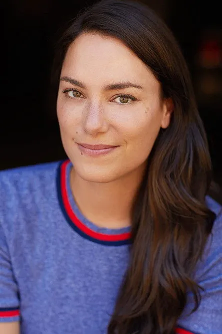 Ani Priyo interpretando a Claire