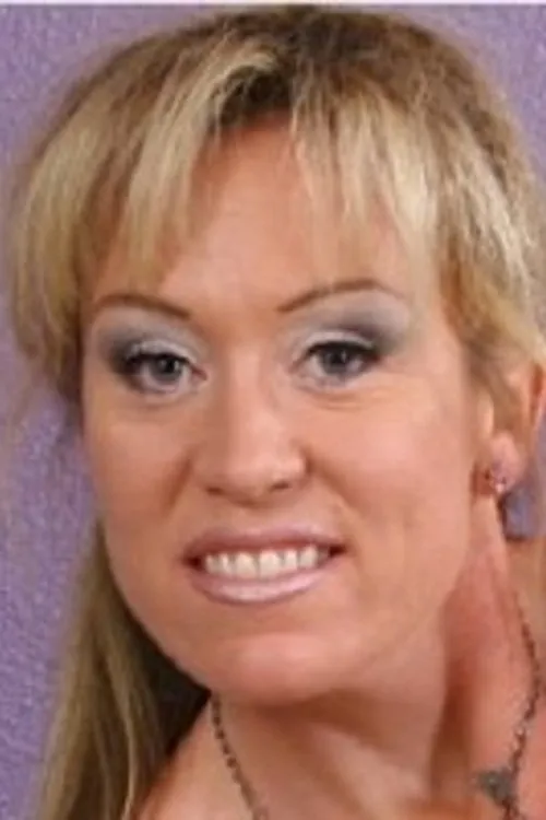 Anita Cannibal interpretando a Trixie