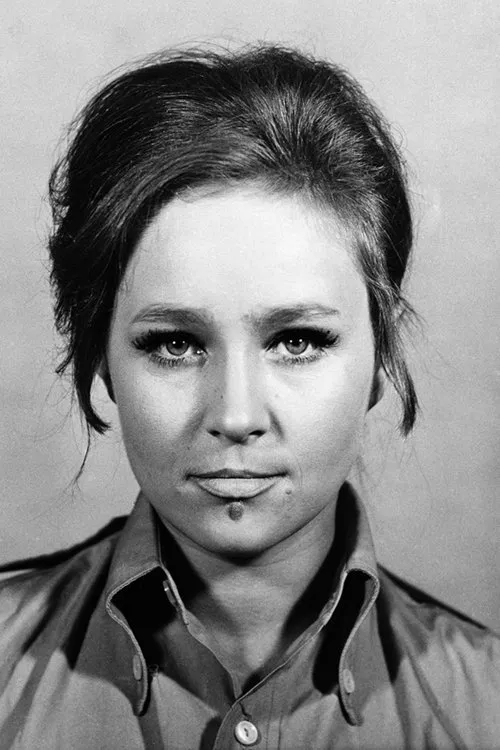 Anita Dymszówna interpretando a Journalist