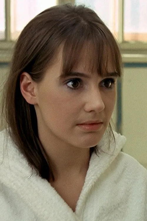 Anita Lochner interpretando a Barbara