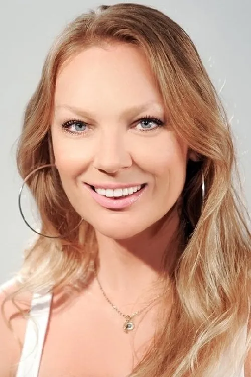 Anita Szvrcsek interpretando a Jola