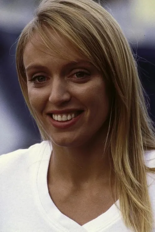 Anja Coleby — personaje: Holly Myers