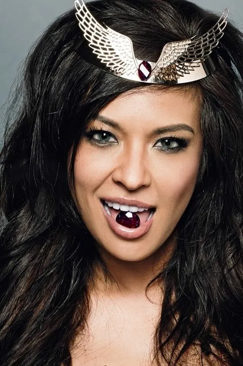 Anjanette Abayari interpretando a 