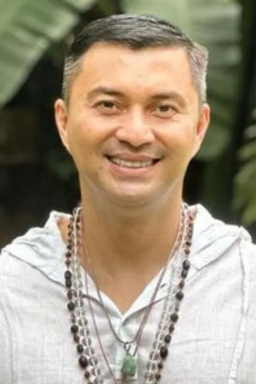 Anjasmara interpretando a Pak Jeffry