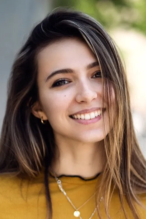 Anjelica Bette Fellini interpretando a Katie