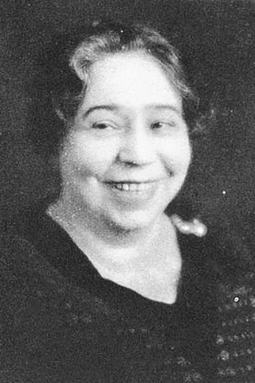 Ann Brody interpretando a Moe's Wife 'Momma'