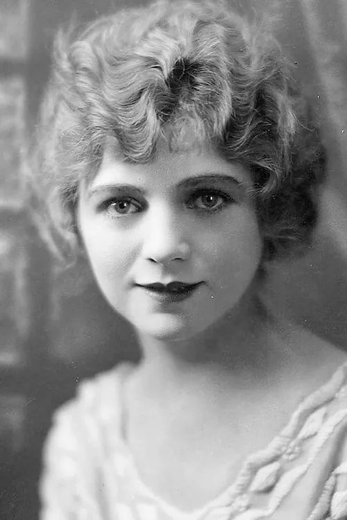 Ann Forrest interpretando a Mary Cameron