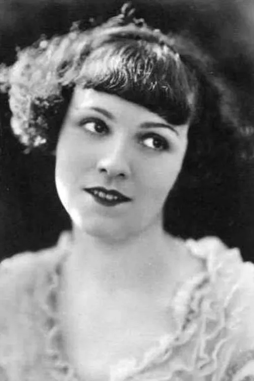 Ann May interpretando a Carol Gardner