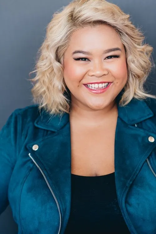 Ann Pornel interpretando a Peg