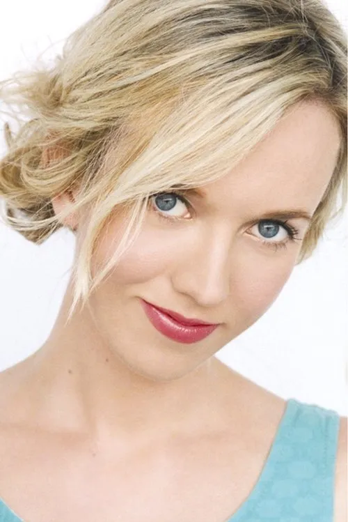 Anna Anderson interpretando a Cashier