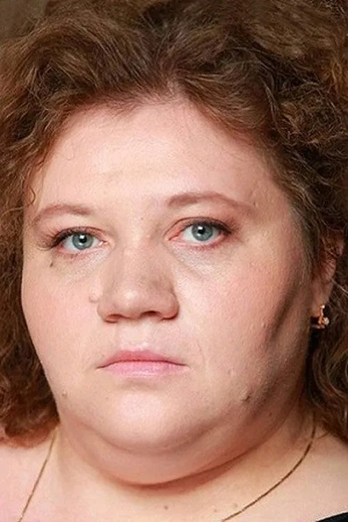 Анна Асташкина interpretando a Lyudochka