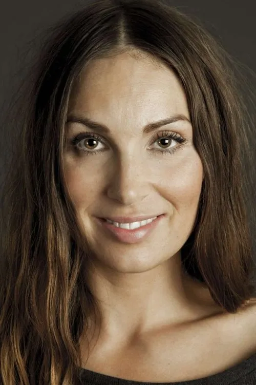 Anna Bård interpretando a Catherine