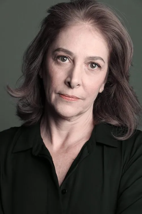 Anna Cotrim interpretando a Walquiria