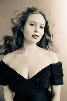 Cate MacGabhan ha trabajado con Anna Elizabeth McGrath en 1 ocasiones