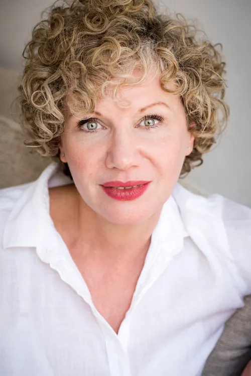 Brody Nicholas Lee ha trabajado con Anna Holmes en 1 ocasiones