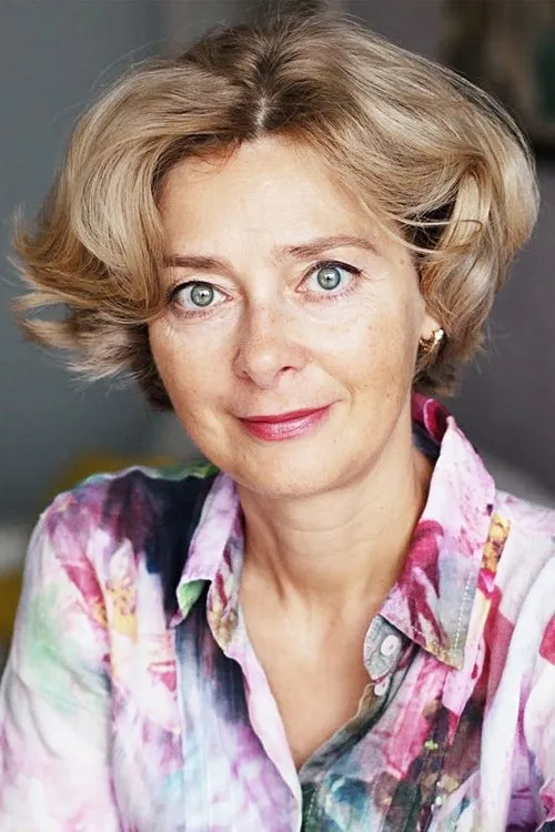 Анна Исайкина interpretando a Povetrulya