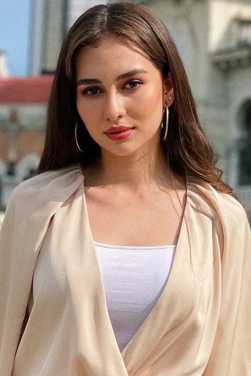 Anna Jobling — personaje: Melur (Adriana Zulaikha)