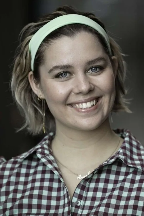 Anna Lin — personaje: Self - Host