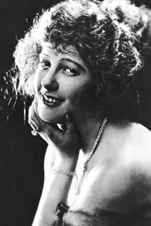 Anna Luther interpretando a Letty Lorraine