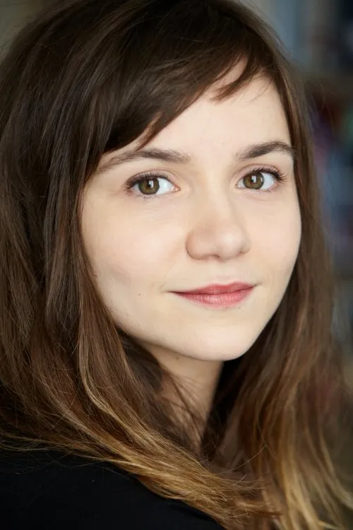 Anna Mihalcea interpretando a Sandy